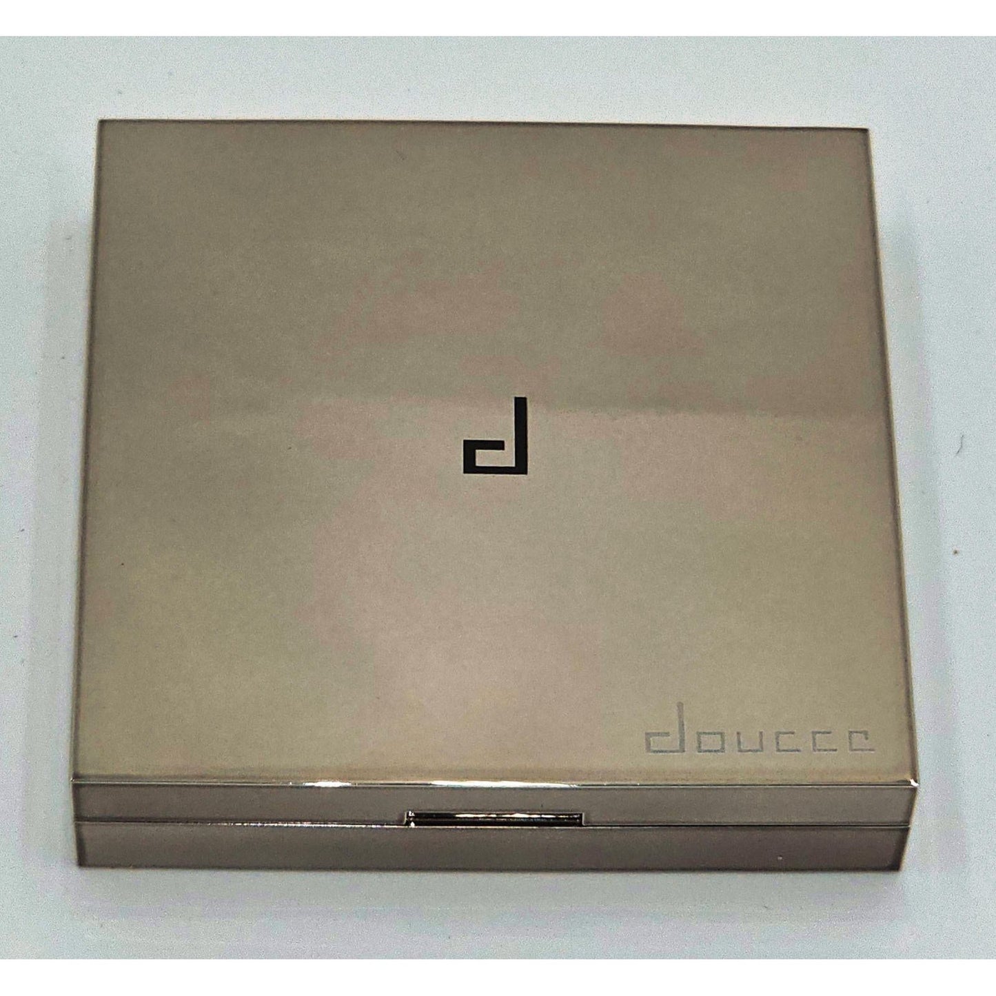 Doucce NL1 Compact Makeup Powder - Your Face's New Best Friend