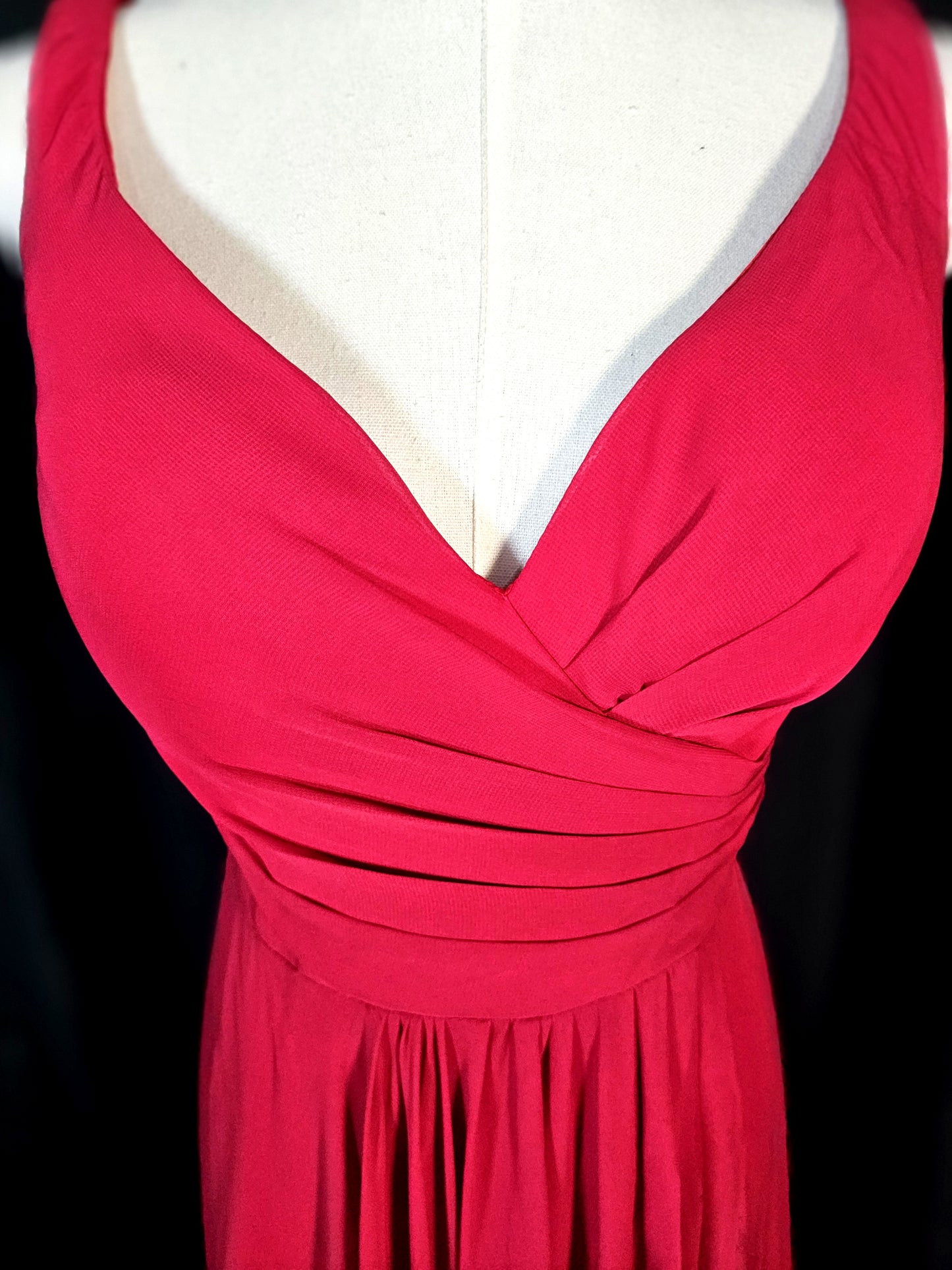 Juliets Fuchsia Fantasy: The Dress that Dares to Dazzle!