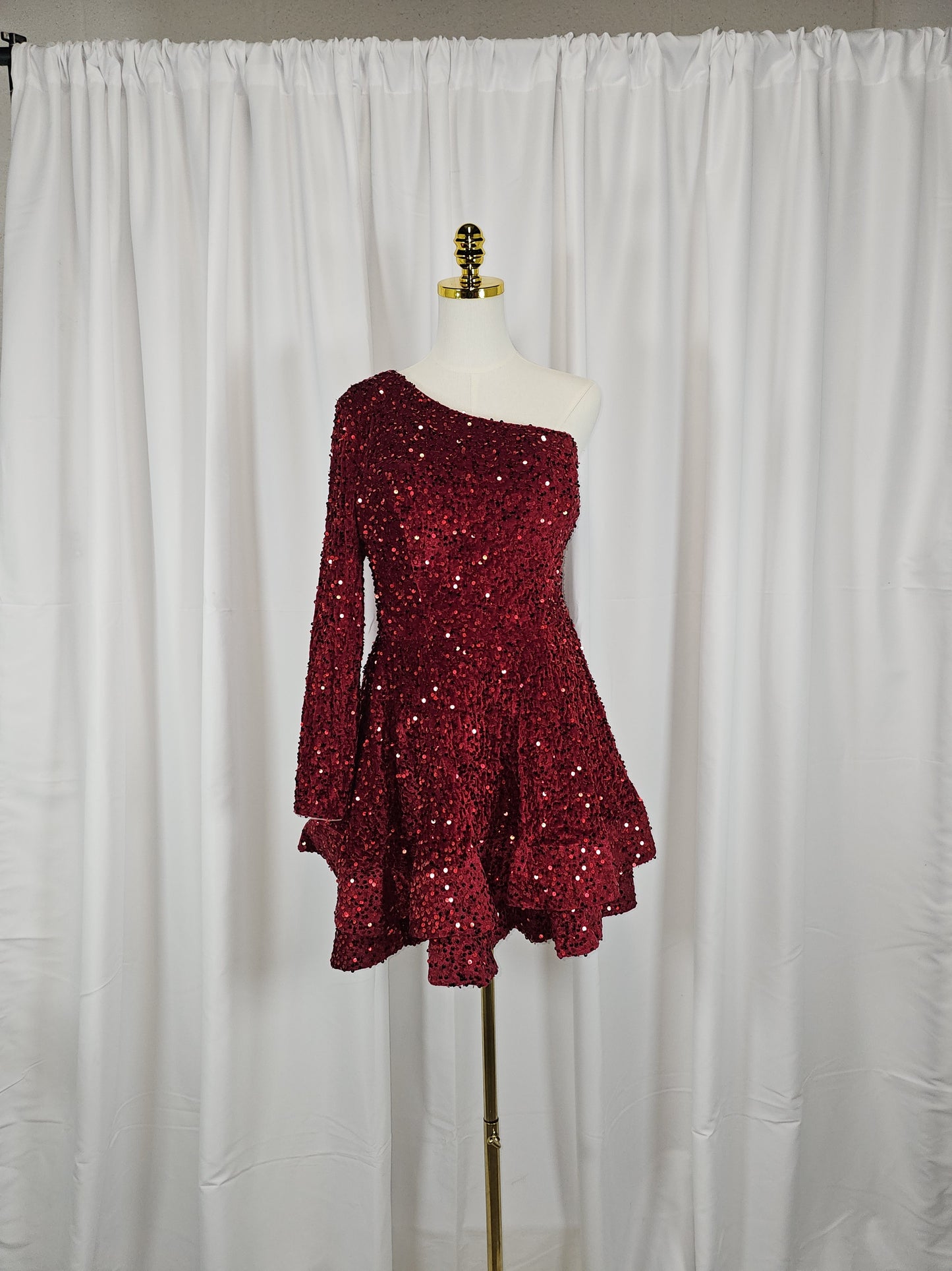 Sparkle & Swirl: The One-Shoulder Showstopper Dress