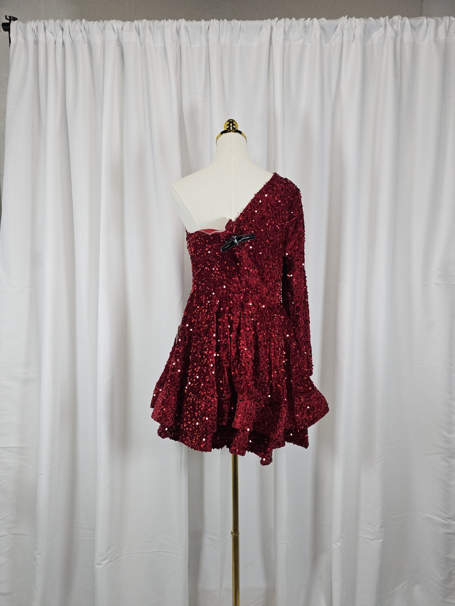 Sparkle & Swirl: The One-Shoulder Showstopper Dress