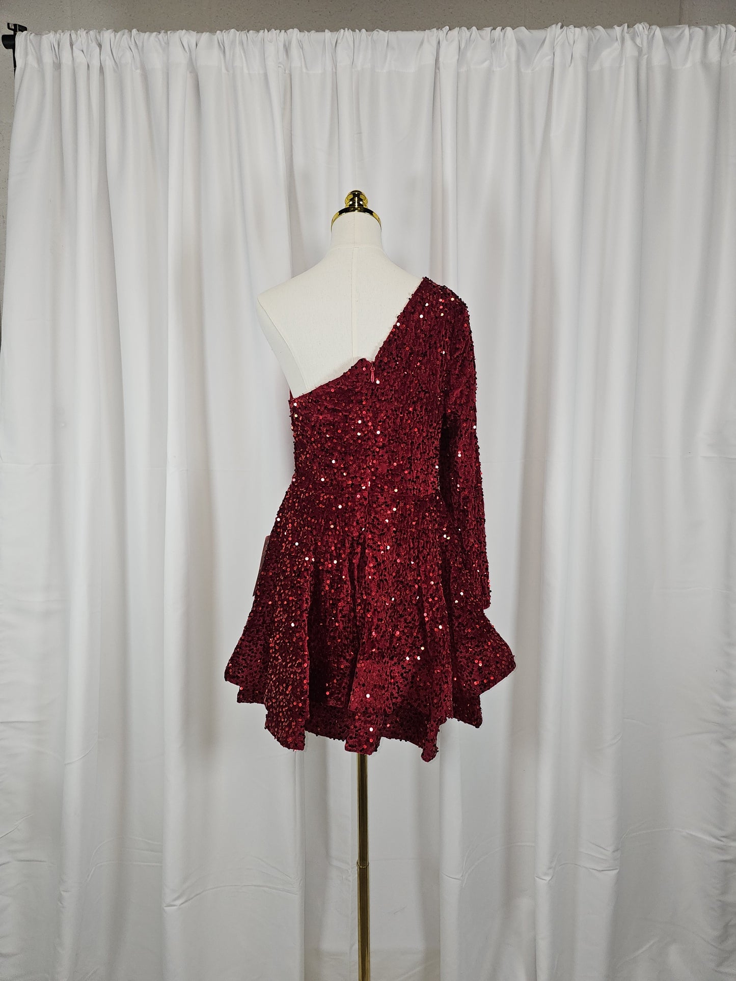 Sparkle & Swirl: The One-Shoulder Showstopper Dress