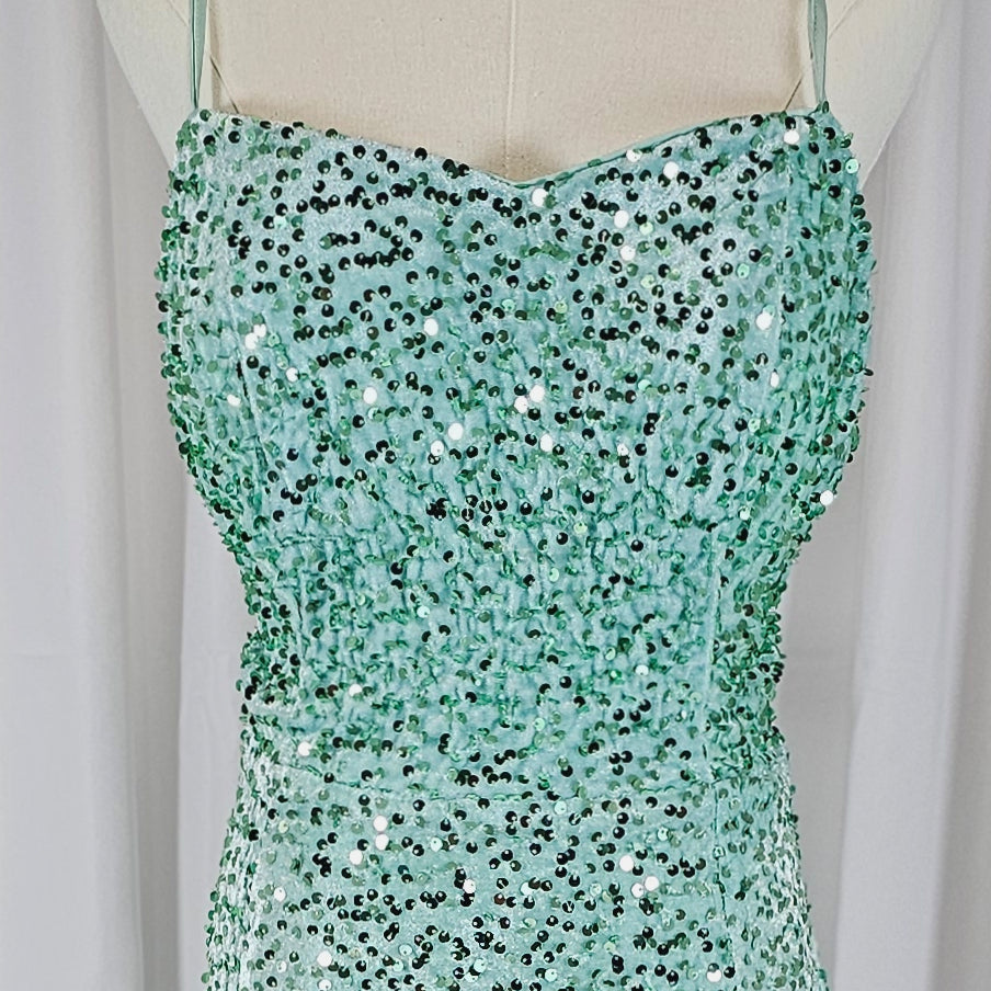 Aqua Shimmer Mermaid Gown: Dazzle & Dance the Night Away