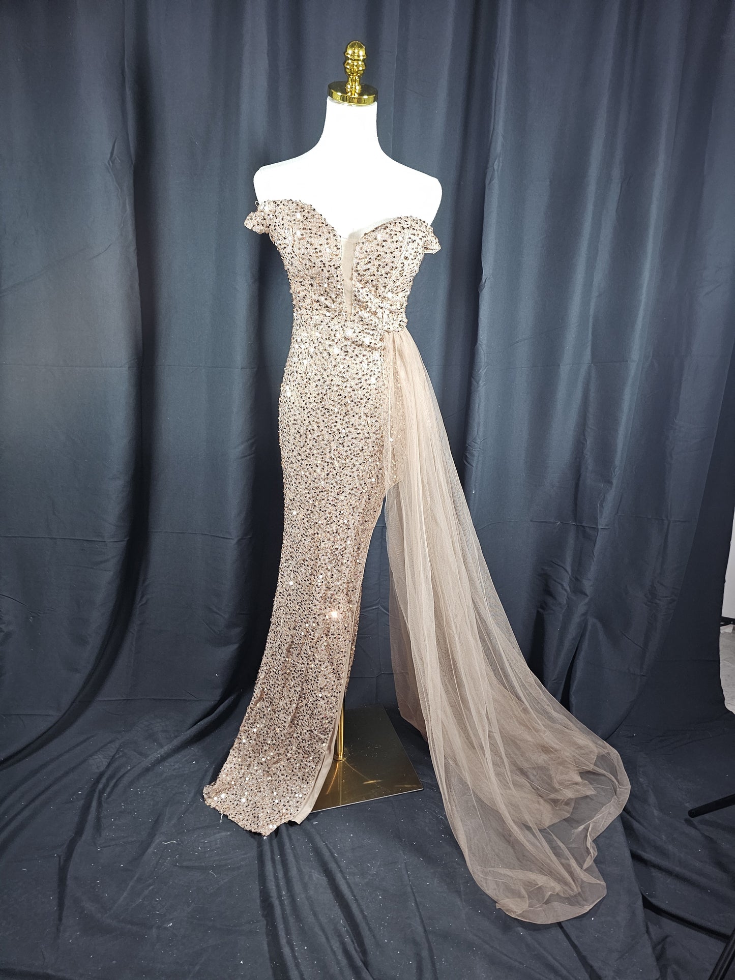 Starlit Glamour: Sparkling Mermaid Evening Gown