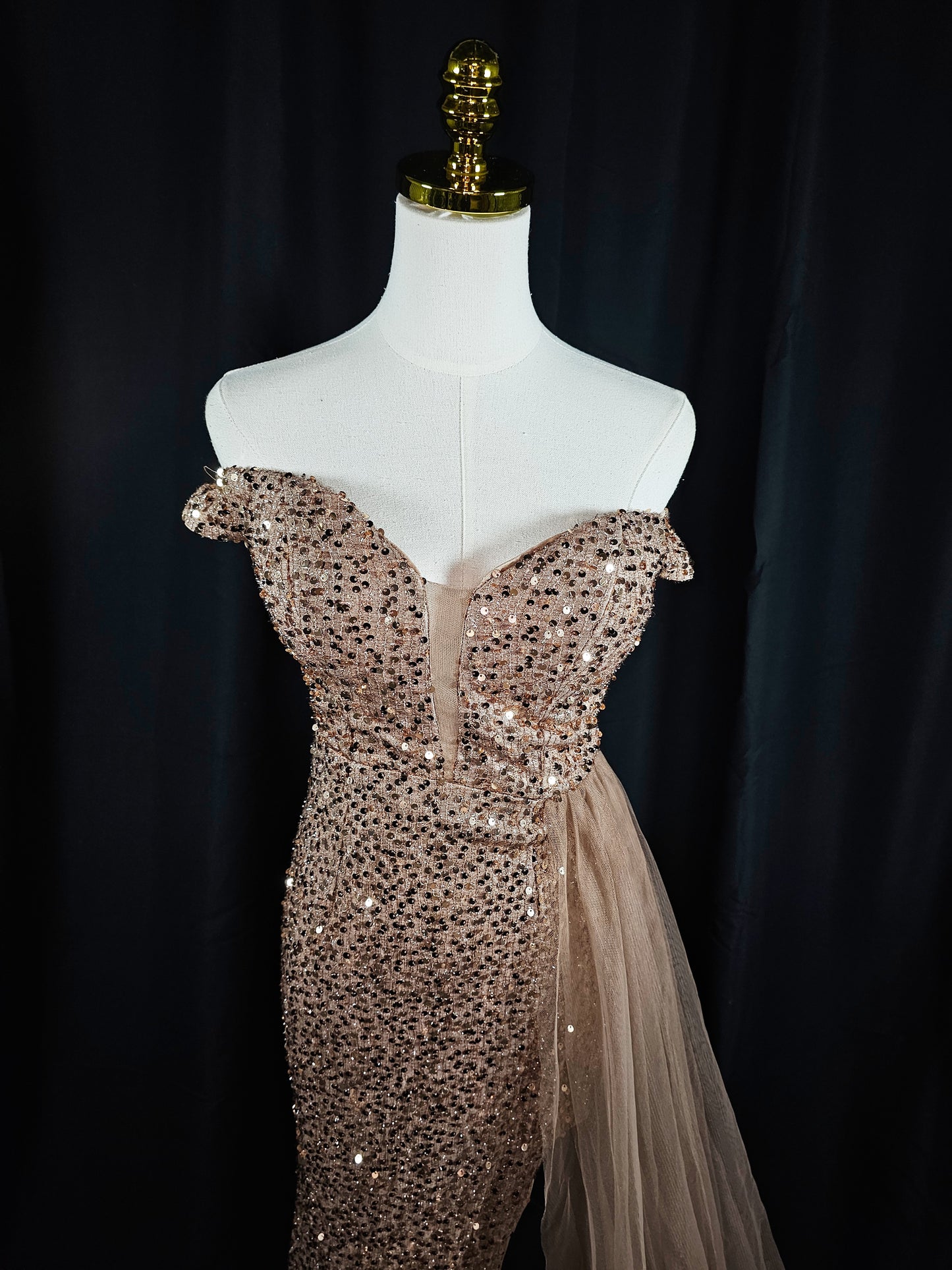 Starlit Glamour: Sparkling Mermaid Evening Gown