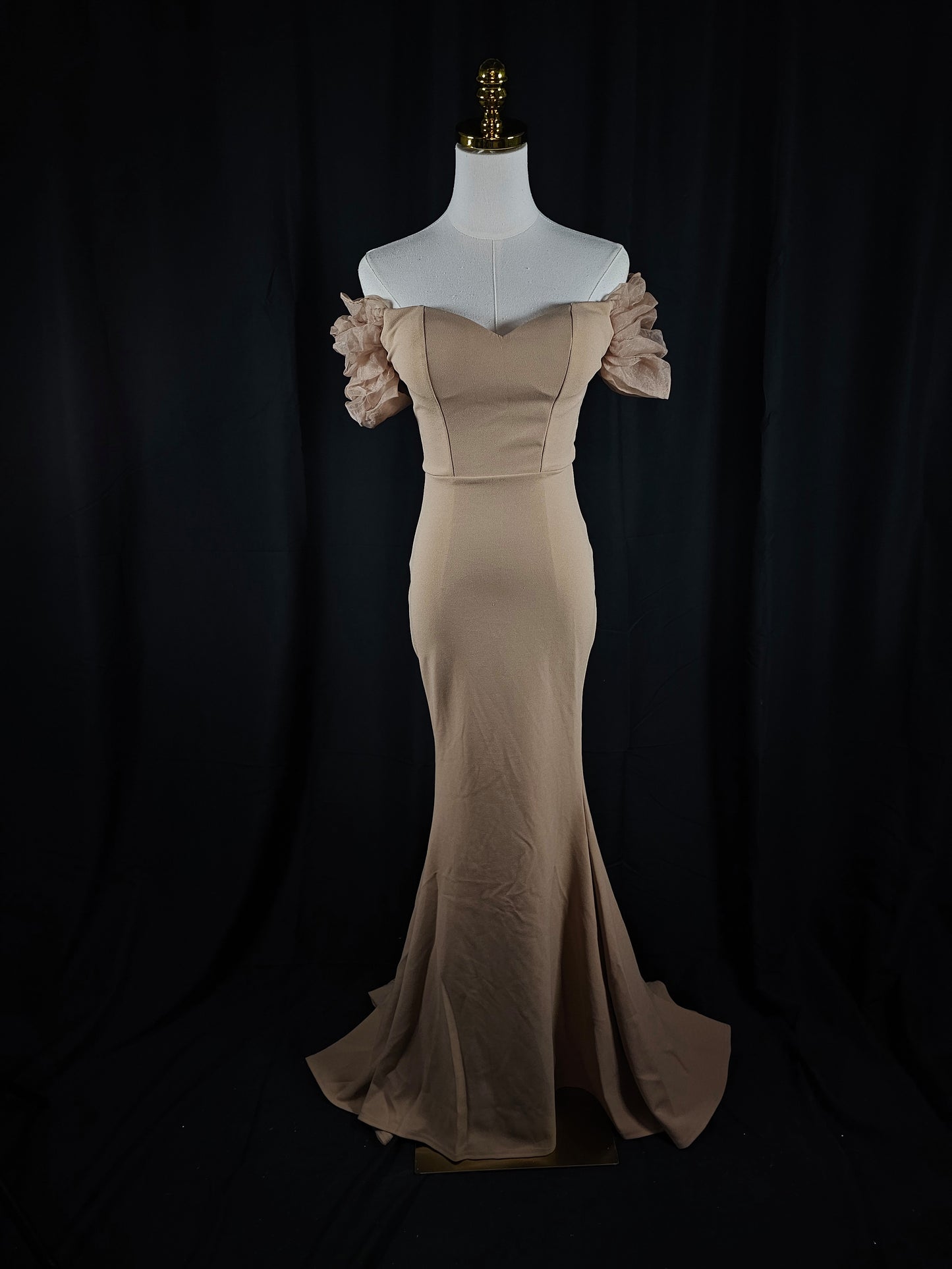 Chic Mirage: Flirty Off-Shoulder Goddess Gown