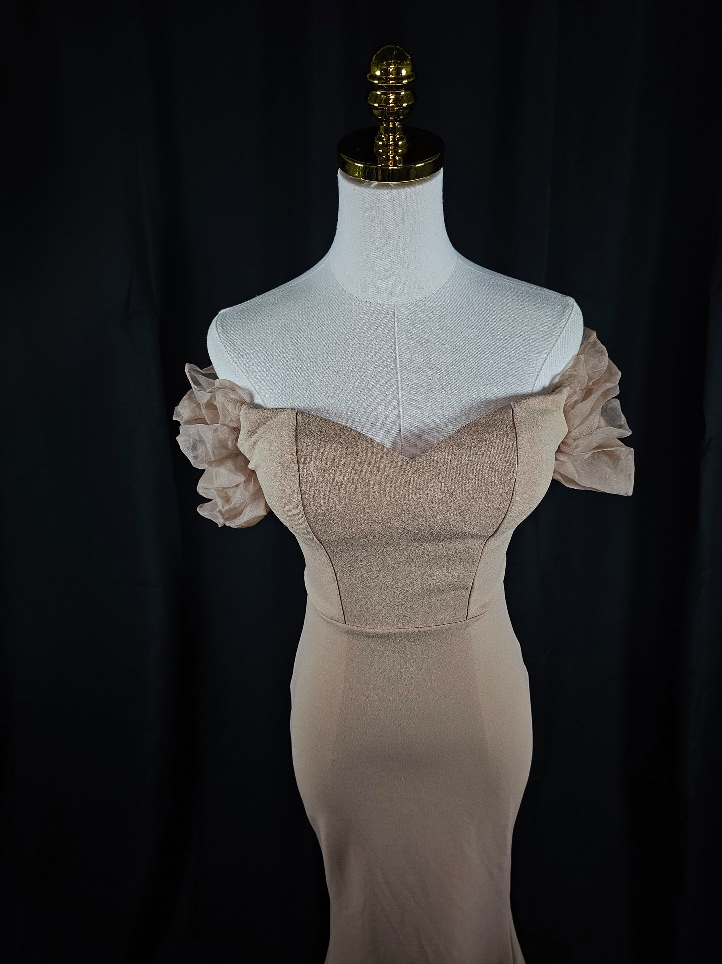 Chic Mirage: Flirty Off-Shoulder Goddess Gown