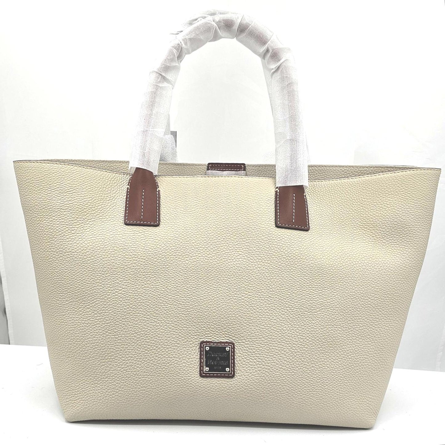 Dooney & Bourke Pebble Large Leather Tote Bag - Chic & Spacious!