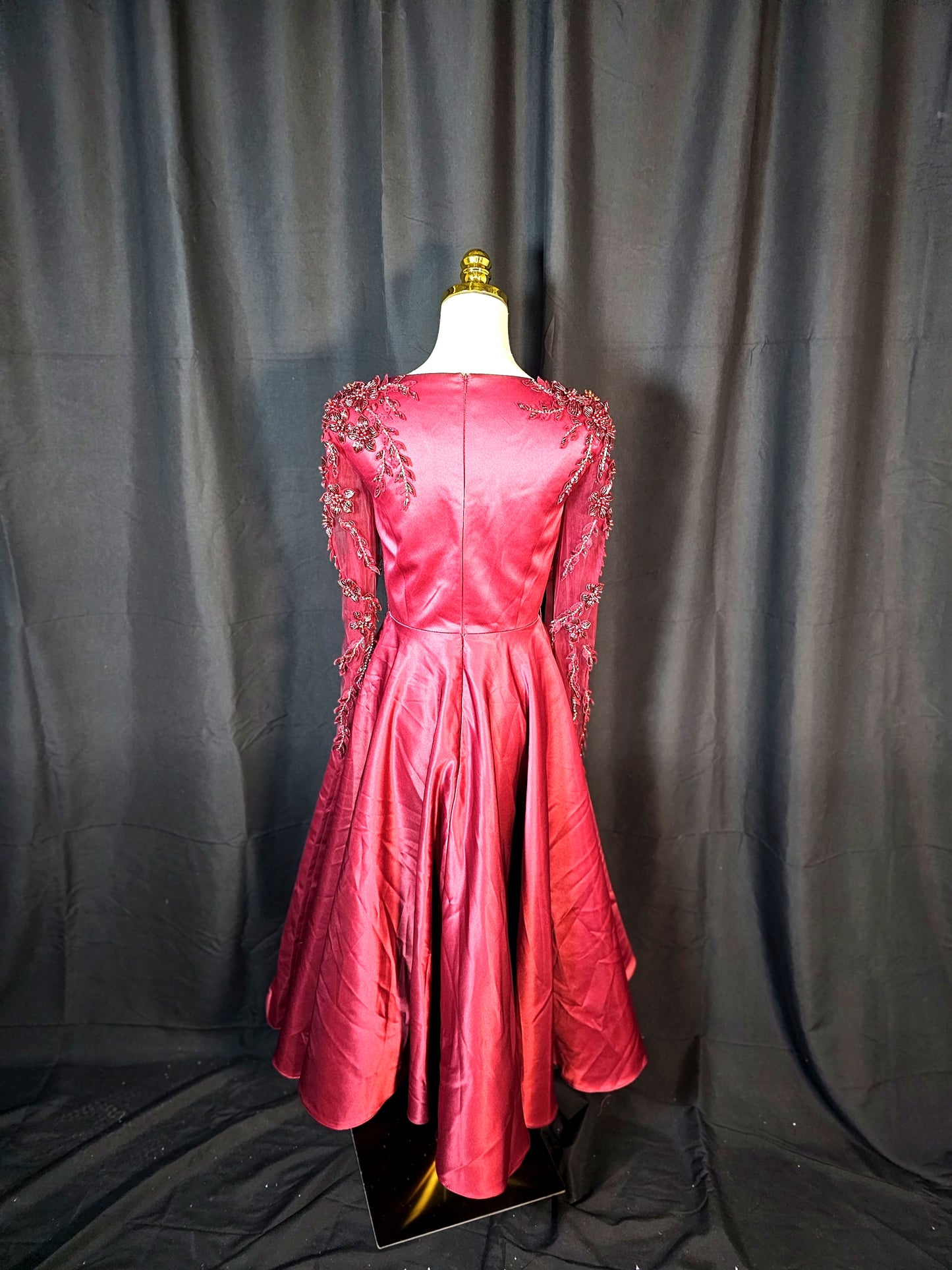 Mac Duggal Garnet Gown: A Slice of Glamour with a Side of Drama