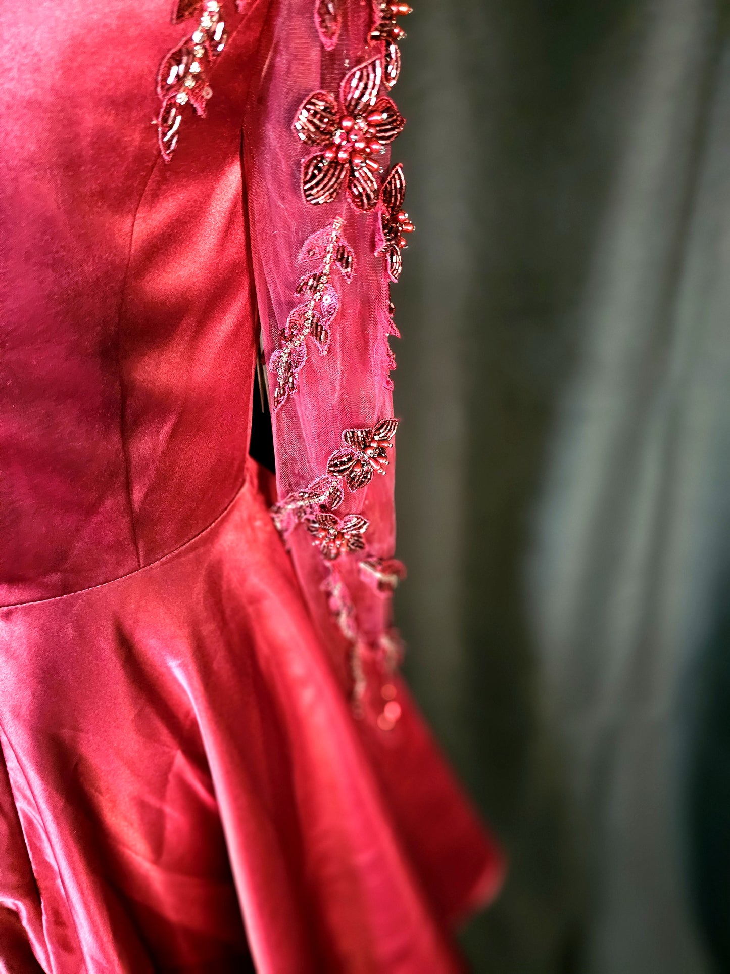 Mac Duggal Garnet Gown: A Slice of Glamour with a Side of Drama