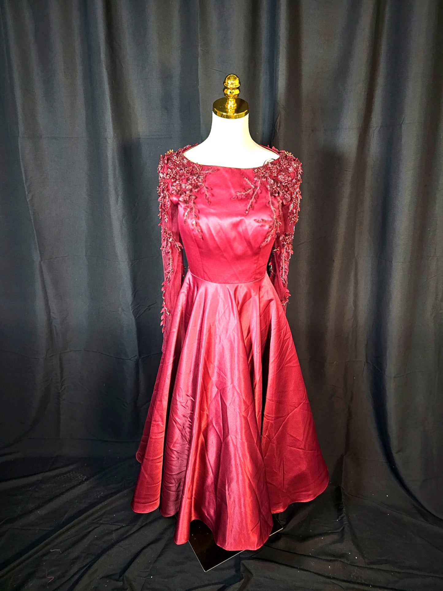 Mac Duggal Garnet Gown: A Slice of Glamour with a Side of Drama