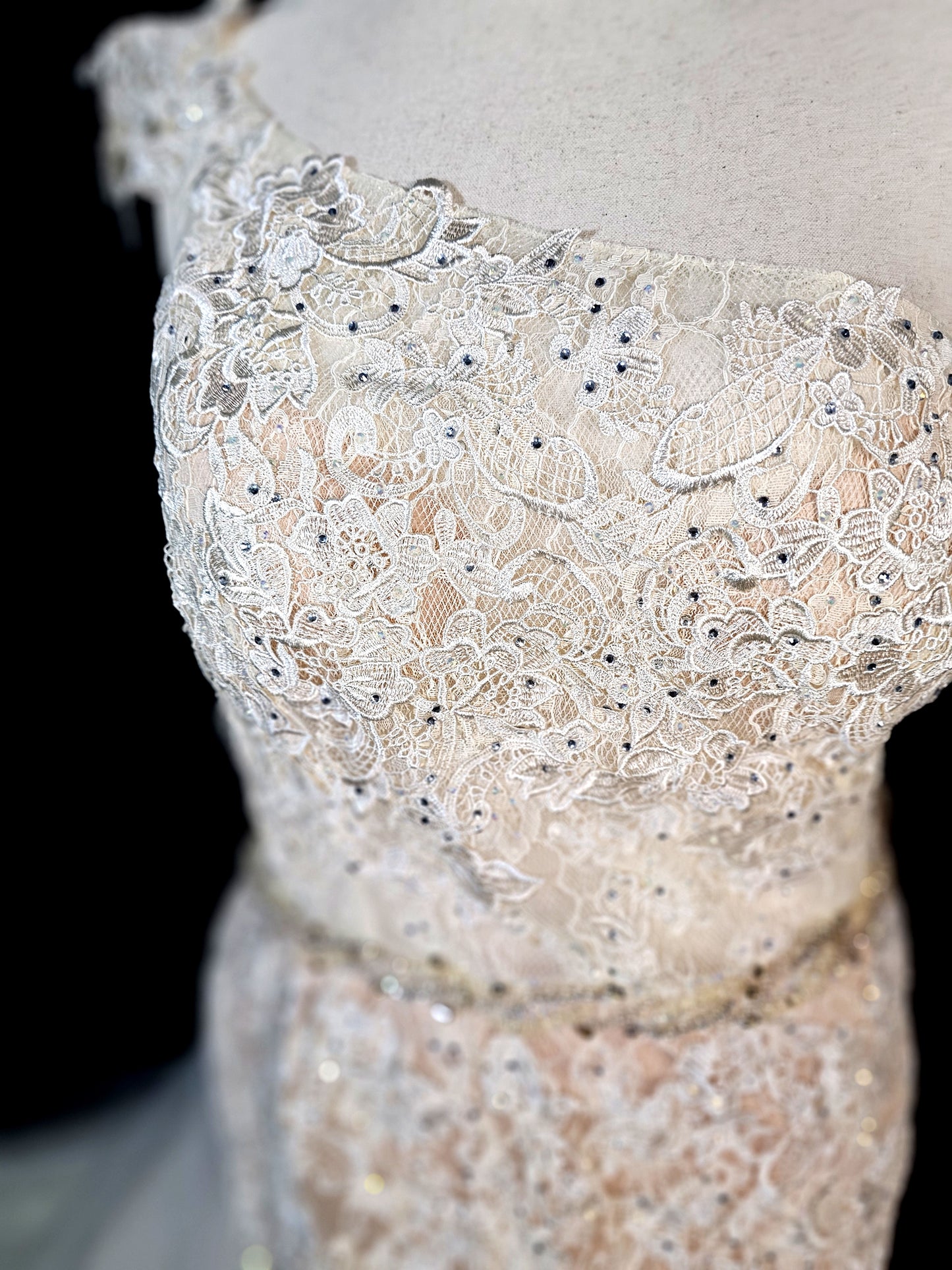 Mac Duggal Whimsical Lace Dreams: The One-Shoulder Wonder Gown