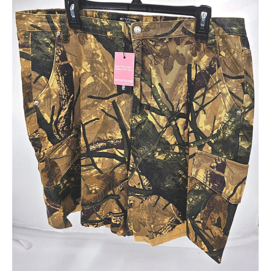 PrettyLittleThing Camo Cargo Shorts - Blend In or Stand Out!/16